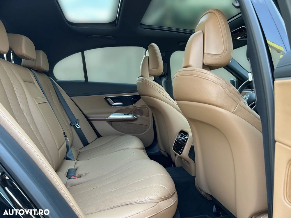 Mercedes-Benz E 300 4MATIC PHEV - 15