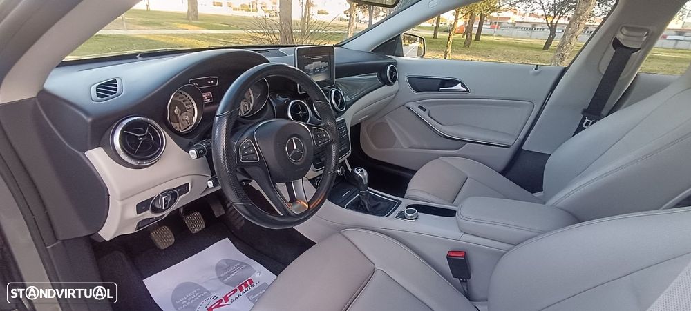 Mercedes-Benz CLA 180 d Shooting Brake - 8