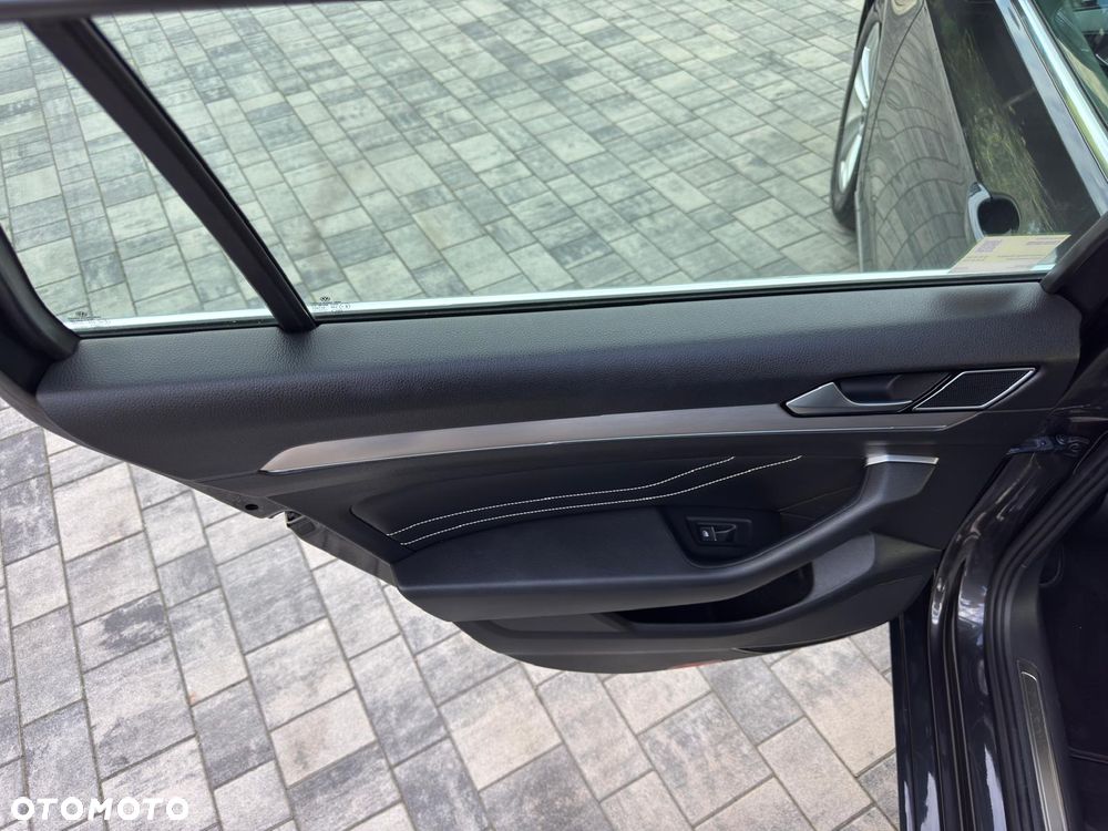 Volkswagen Passat Variant 1.5 TSI EVO Elegance DSG - 33