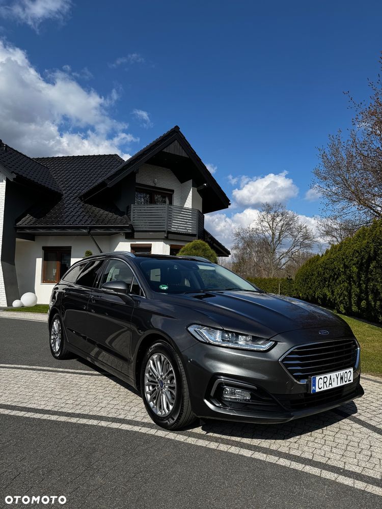 Ford Mondeo ver-2-0-hybrid-titanium - 1