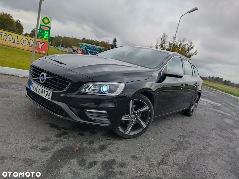 Volvo V60 D3 R-Design - 2