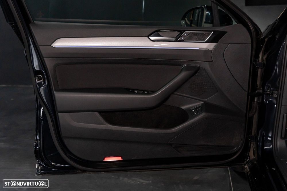 VW Passat Variant - 21