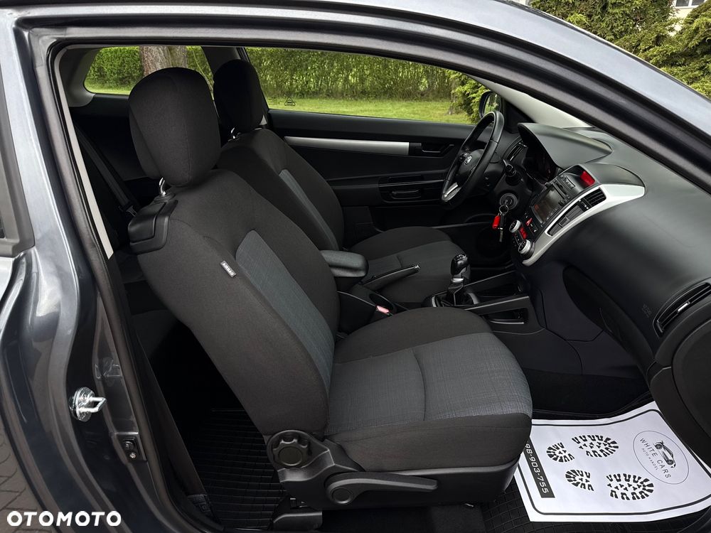 Kia Ceed 1.4 CVVT Dream Team Edition - 32