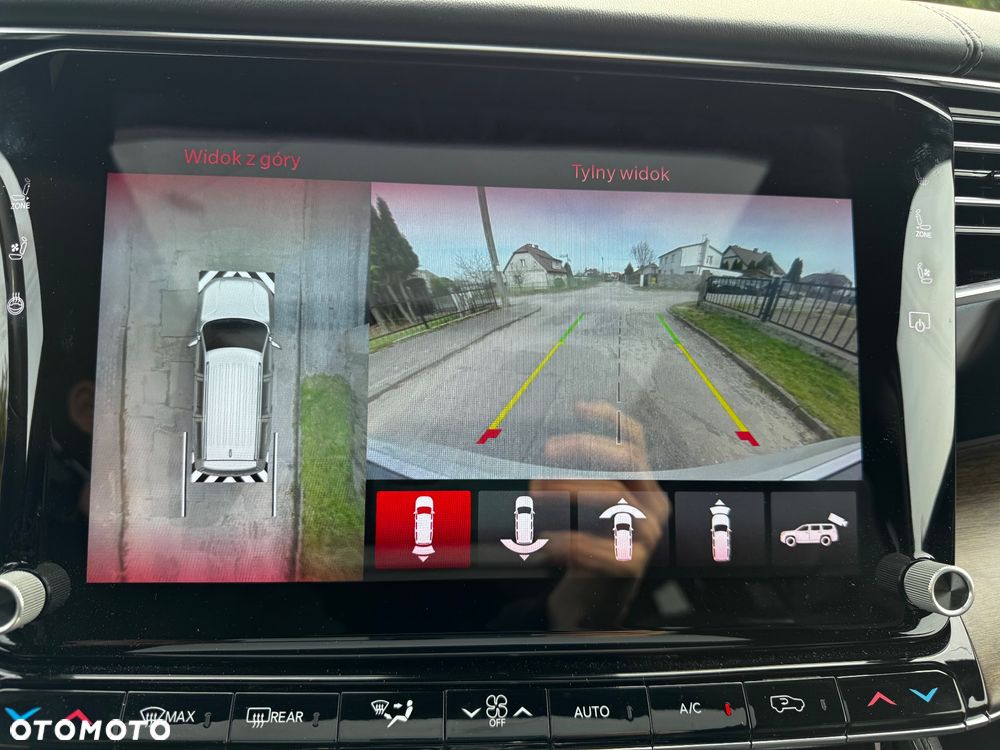 Jeep Grand Wagoneer - 36