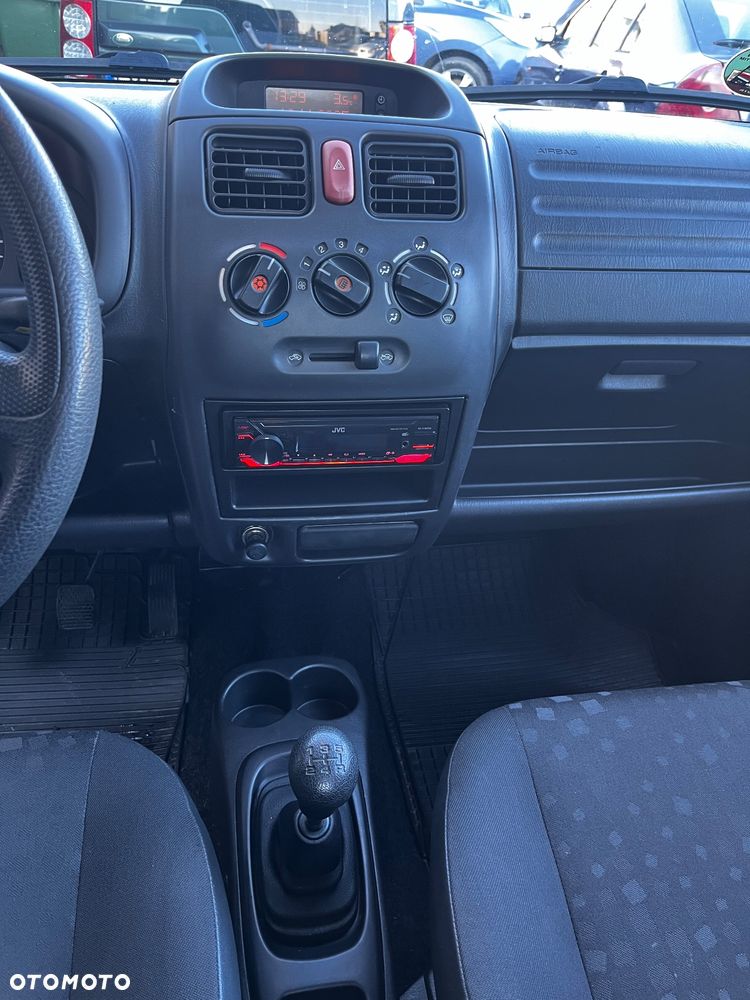 Opel Agila 1.0 12 V - 12