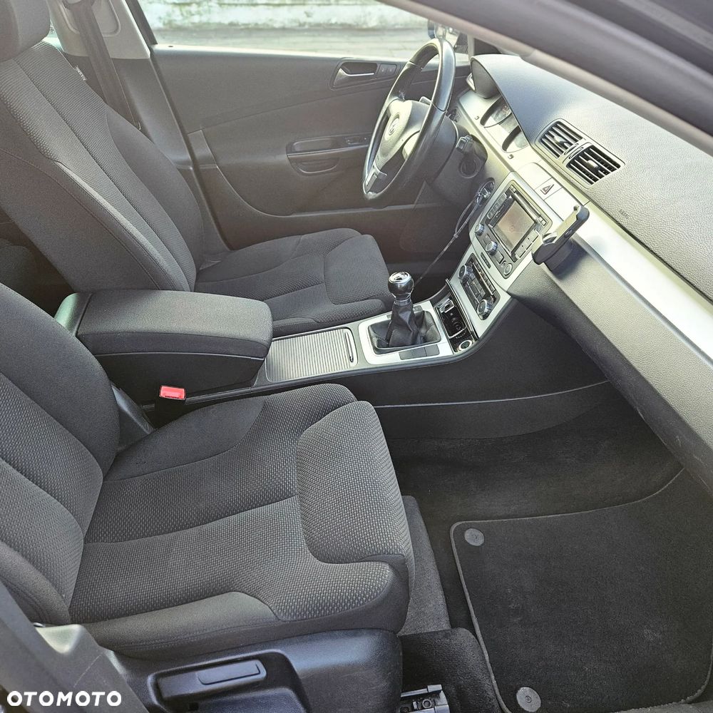 Volkswagen Passat 2.0 Blue TDI SCR Comfortline - 18