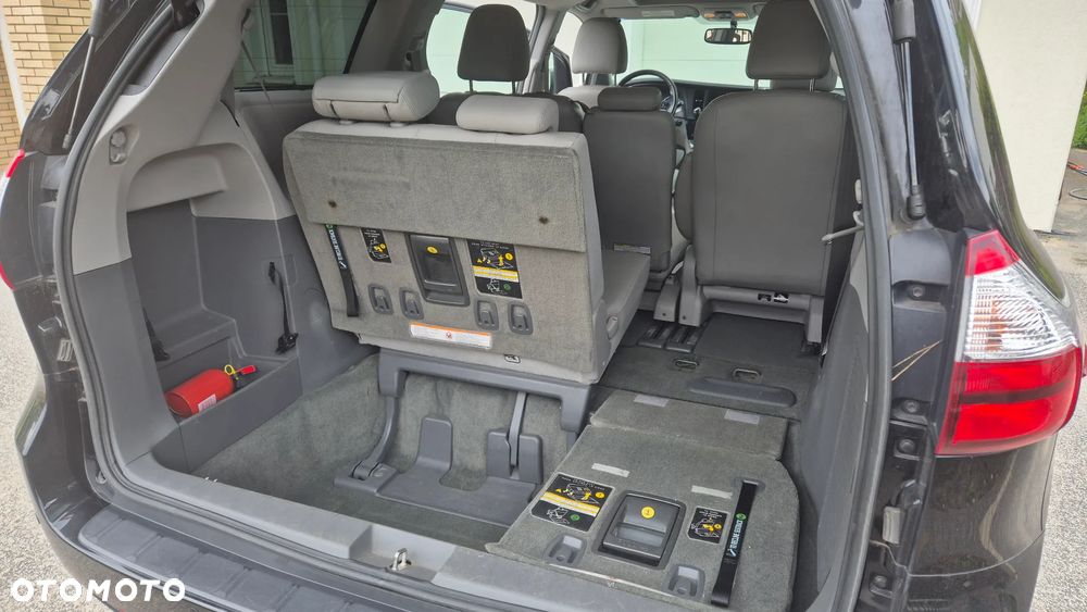 Toyota Sienna - 26