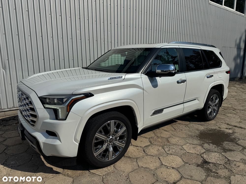 Toyota Sequoia - 1