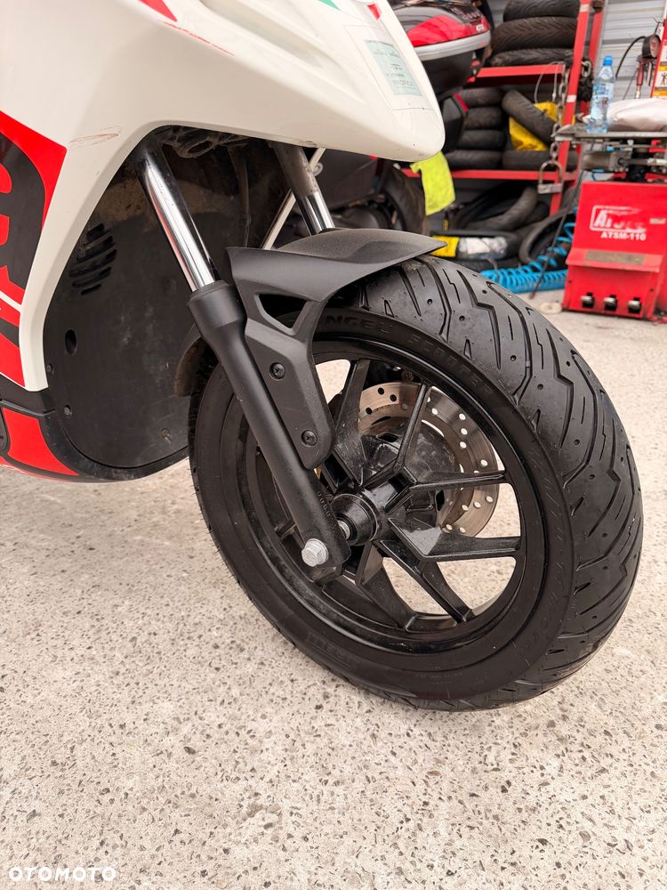 Aprilia SR - 11