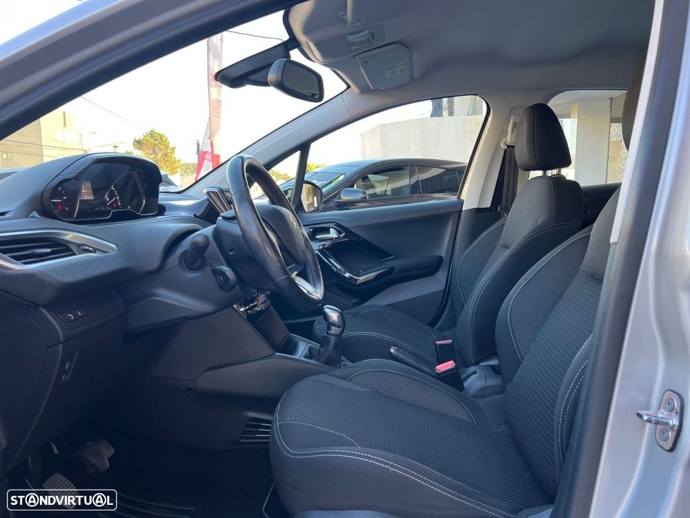 Peugeot 208 1.2 PureTech Style - 17
