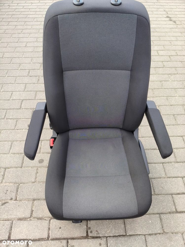Fotel kierowcy z podłokietnikami VW T6 Austin - 4