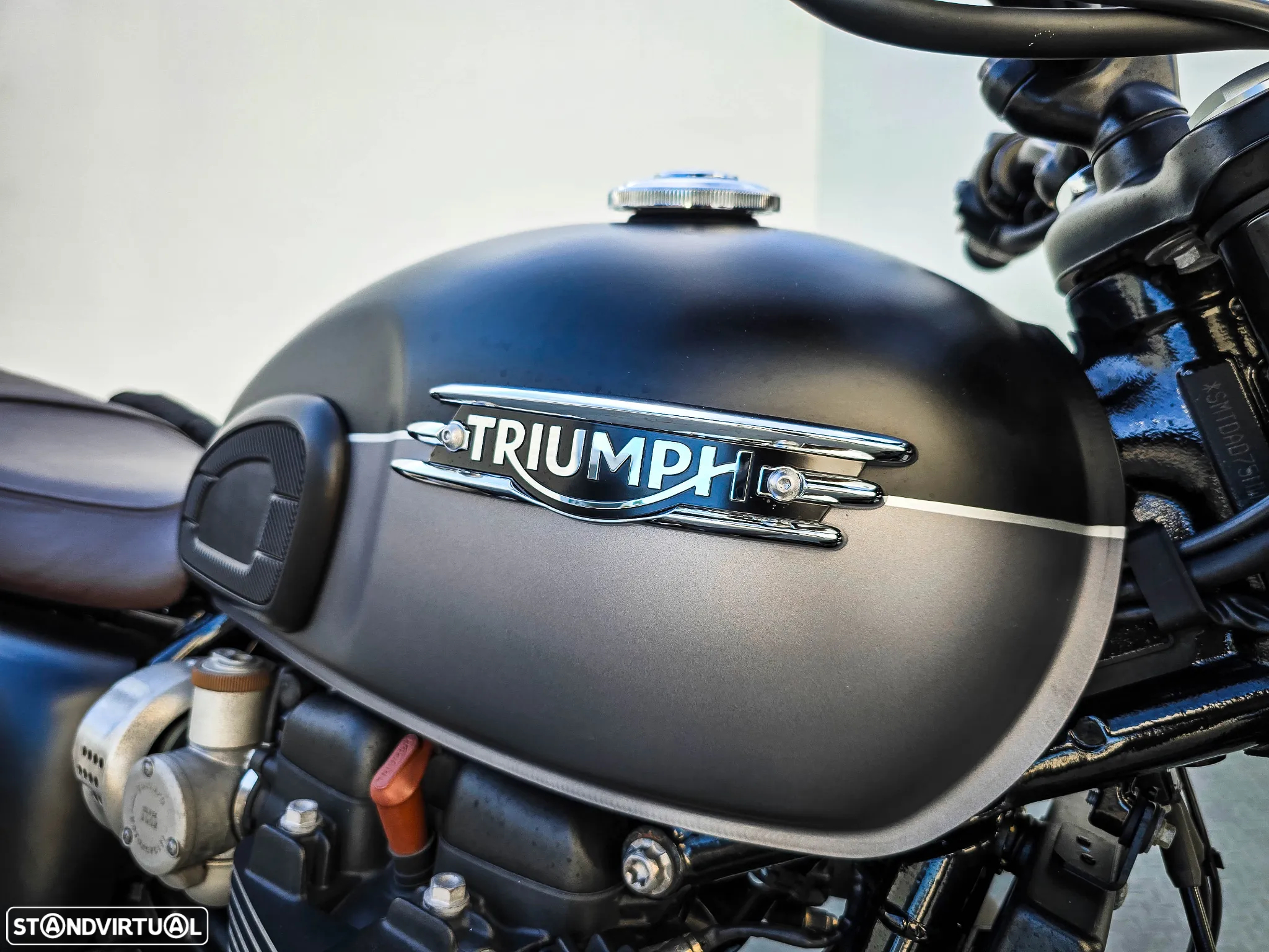 Triumph Bonneville T120 Black - 15