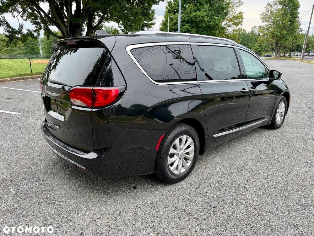 Chrysler Pacifica - 7
