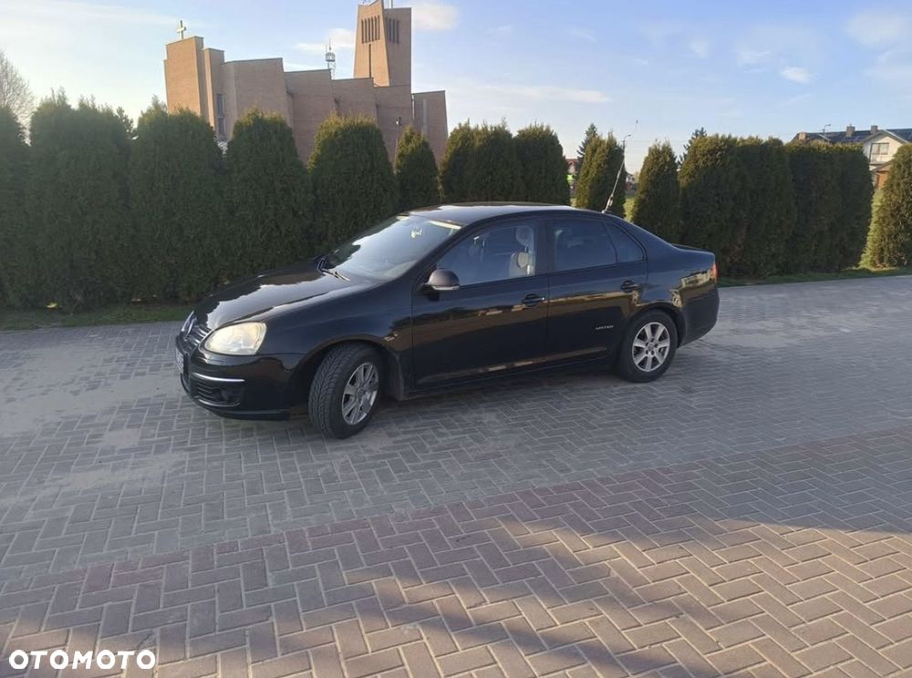 Volkswagen Jetta - 1