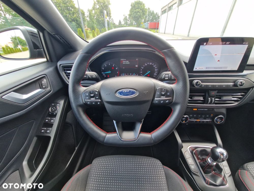 Ford Focus 1.0 EcoBoost Start-Stopp-System ST-LINE DESIGN - 24