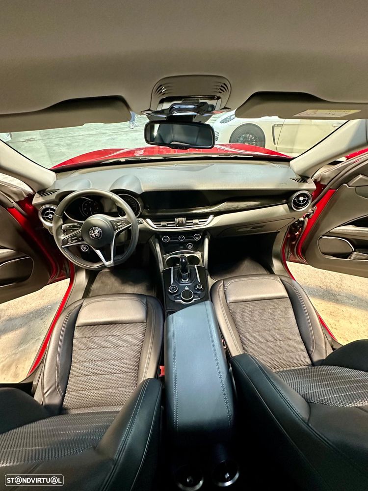 Alfa Romeo Stelvio - 12