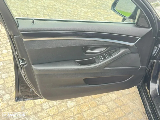 BMW 528 i Touring Aut. Luxury Line - 12