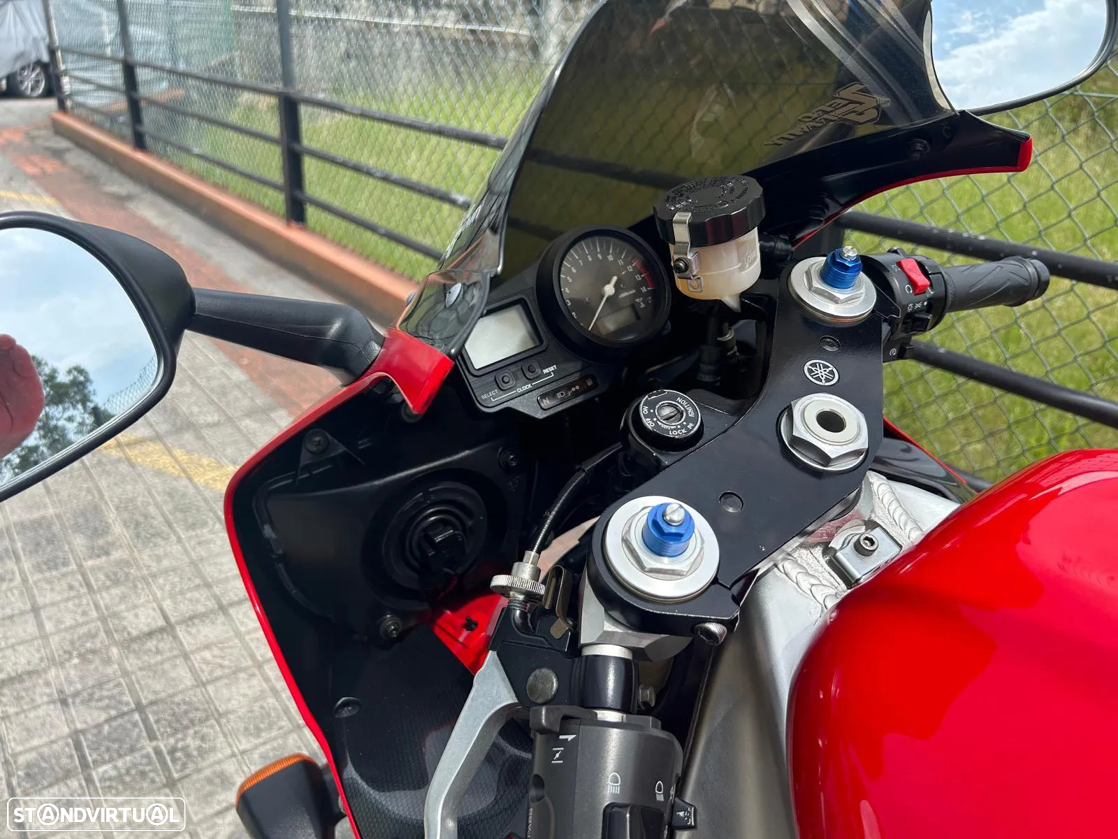 Yamaha YZF R1 - 11