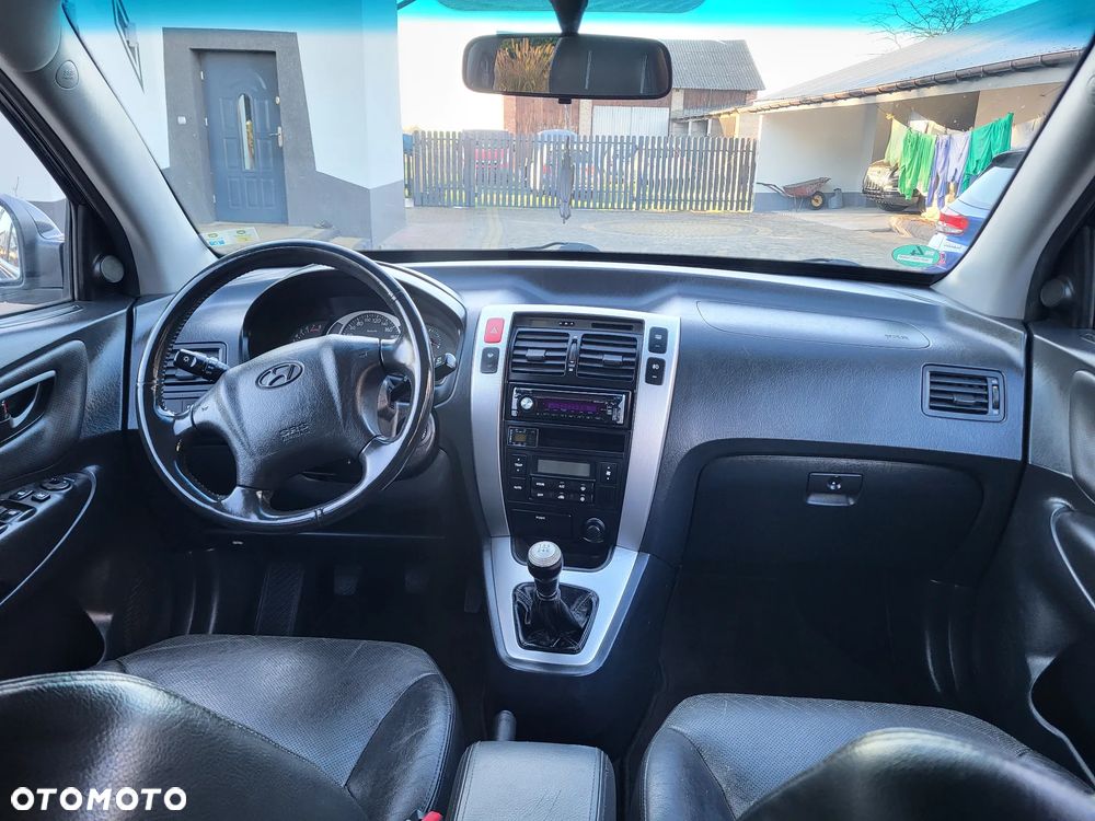 Hyundai Tucson 2.0 Comfort 2WD - 26