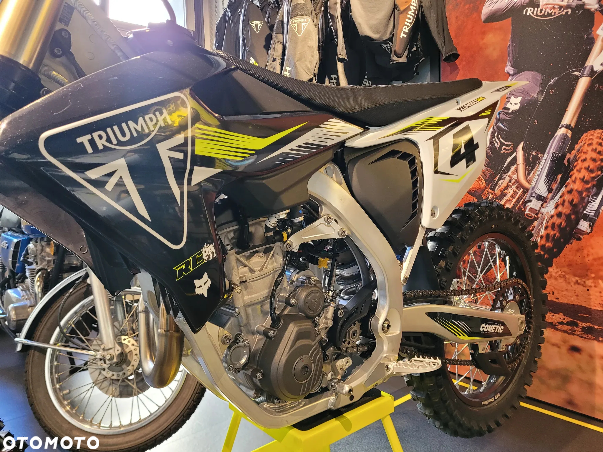 Triumph Inny - 4