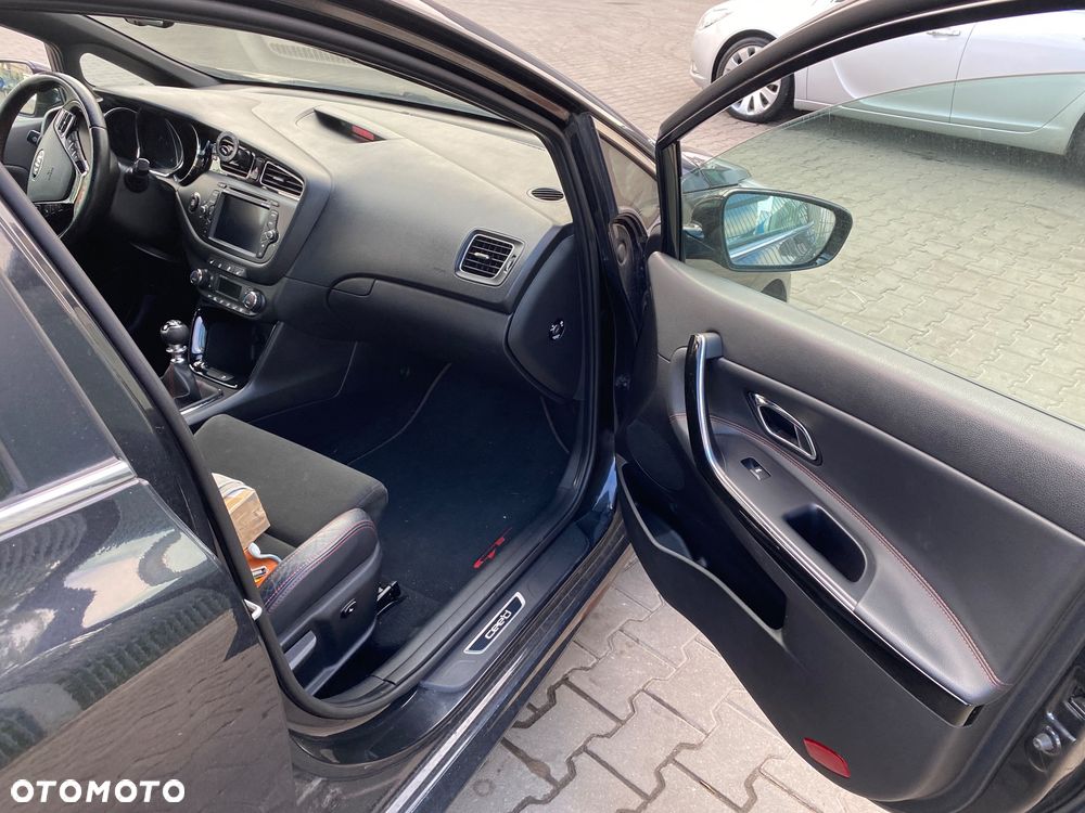 Kia Ceed - 12