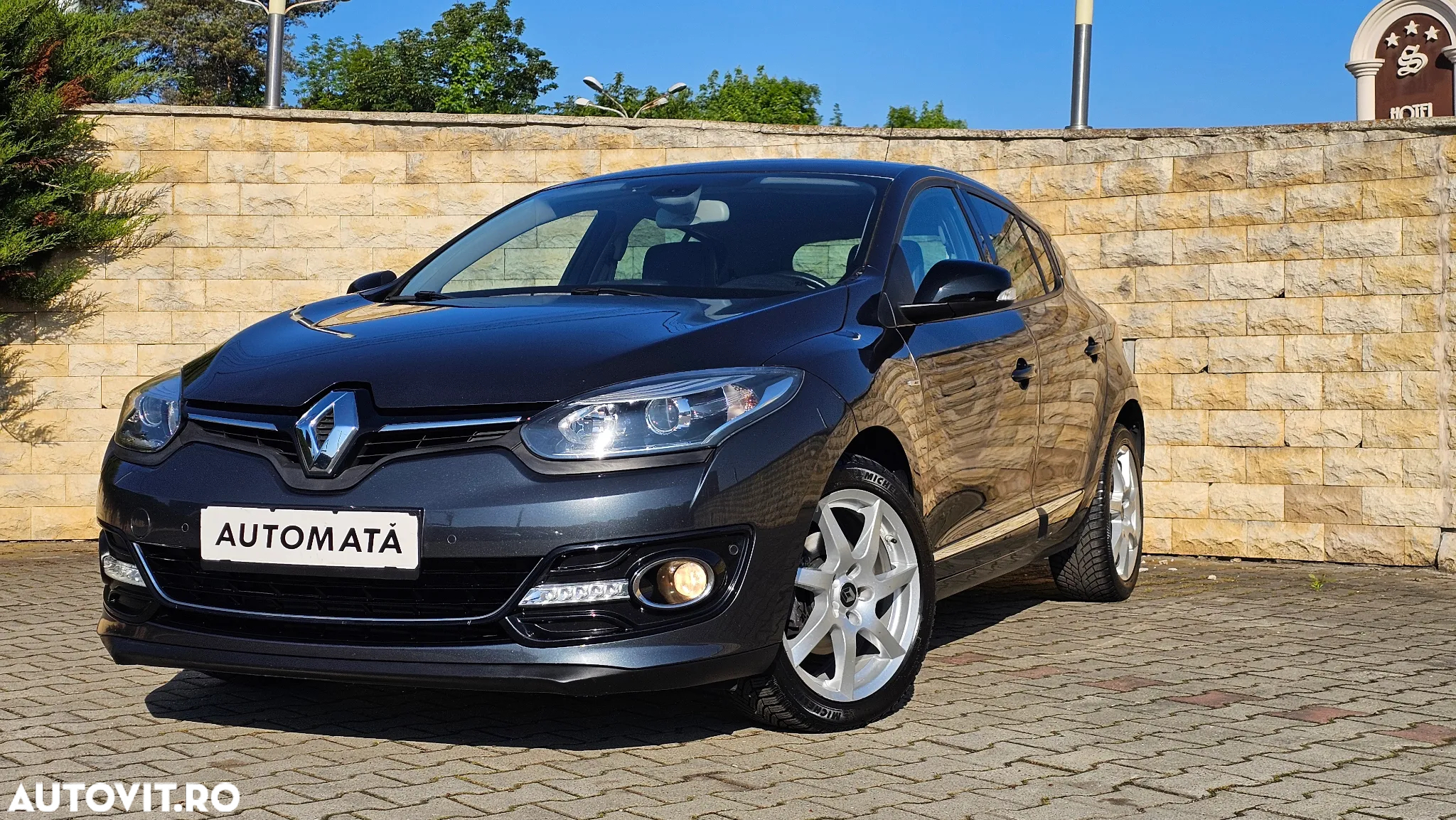 Renault Megane ENERGY TCe 130 EDC BOSE EDITION - 4