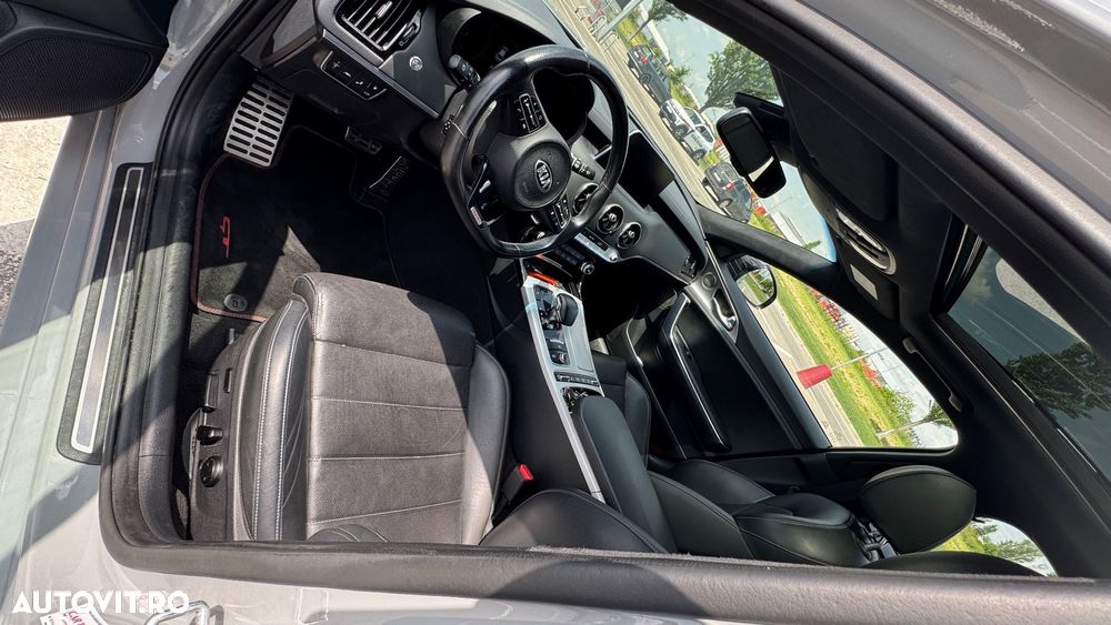 Kia Stinger 3.3 T-GDI 8AT AWD GT - 9