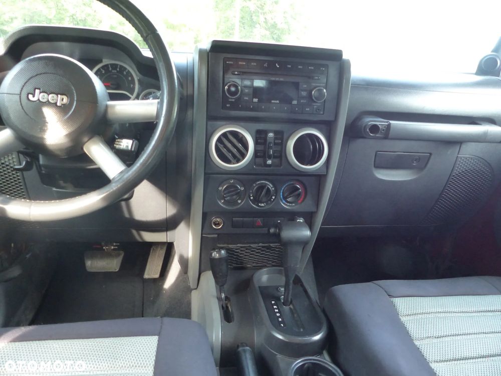 Jeep Wrangler Unlimited 3.8 Automatik Sahara - 23