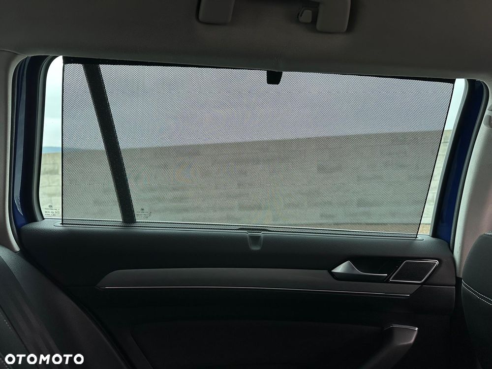 Volkswagen Passat Variant 2.0 TDI SCR DSG R-Line - 14