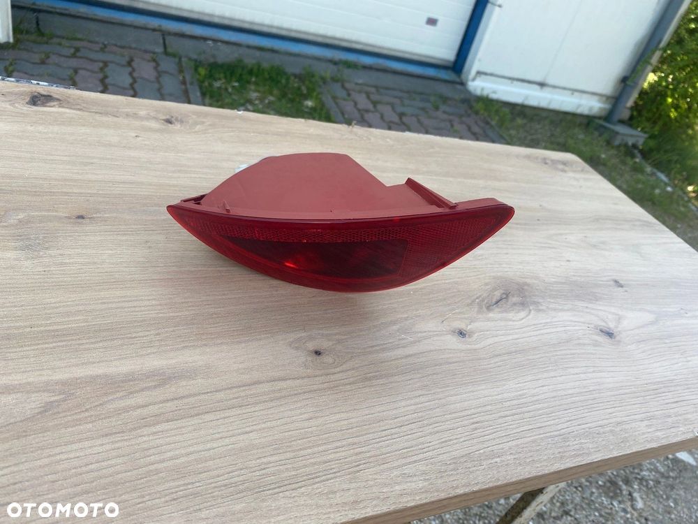 LAMPA PRZECIWMGIELNA TYLNA PRAWA CLIO III LIFT 8200776054 - 2