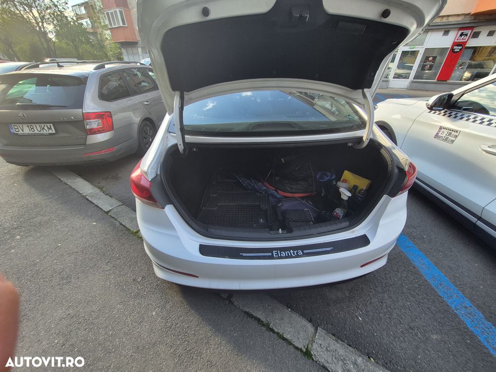 Hyundai Elantra 1.6 MPi Classic - 8