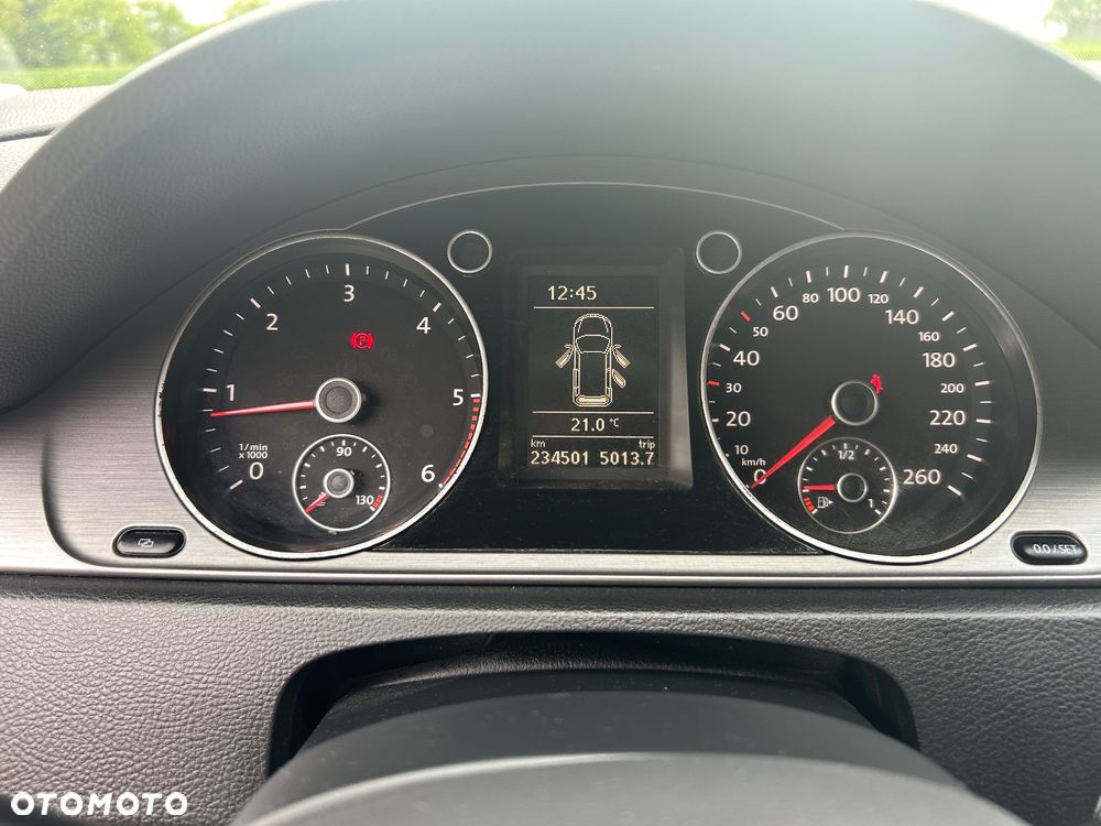 Volkswagen Passat 1.6 TDI DPF BlueMot Comfortline - 10