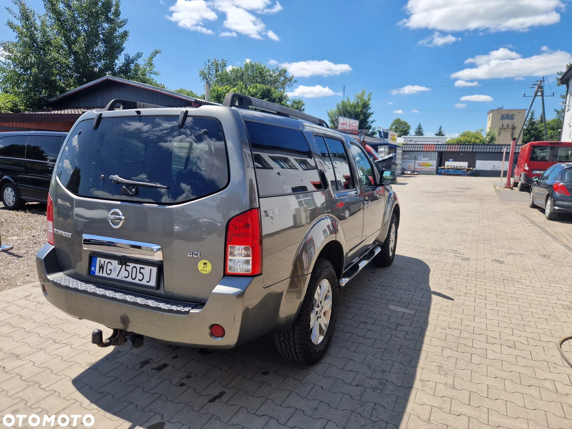 Nissan Pathfinder - 10