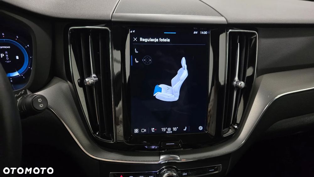 Volvo XC 60 B4 D Plus Dark - 33