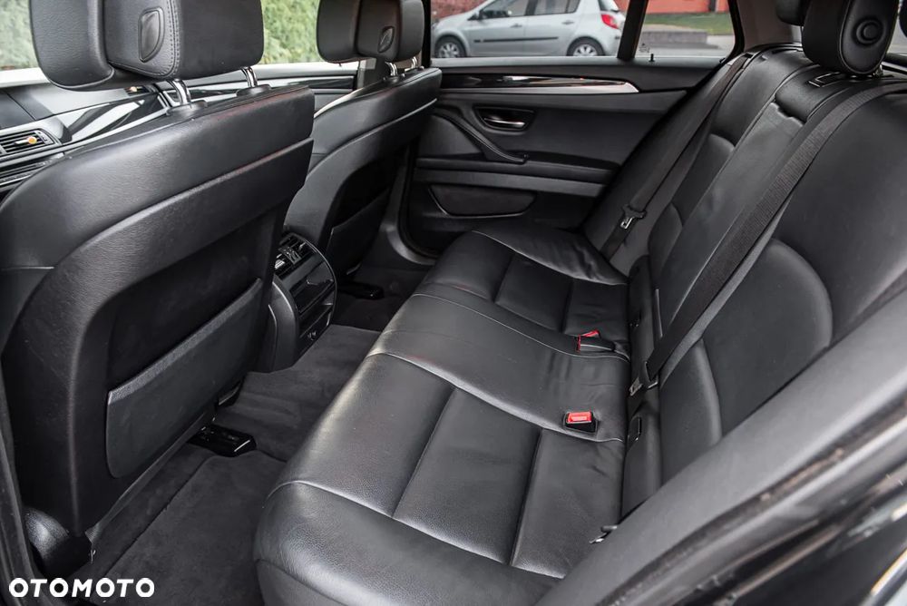 BMW Seria 5 525d Touring - 23
