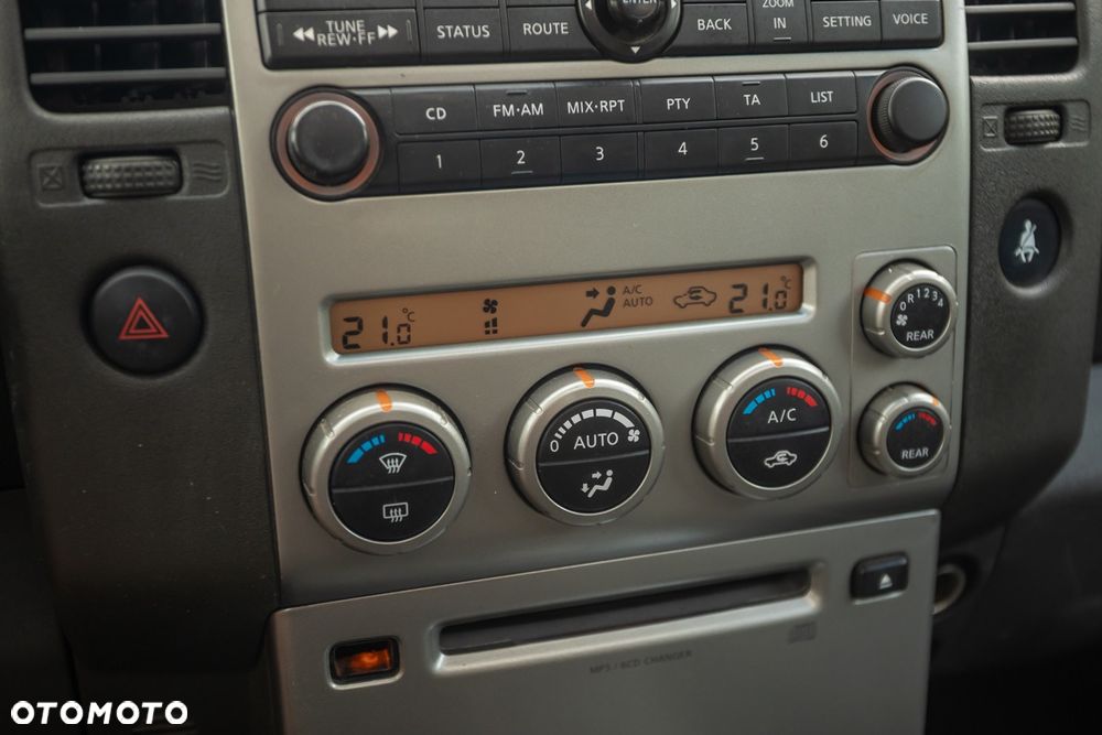 Nissan Pathfinder 2.5 D Platinum - 24