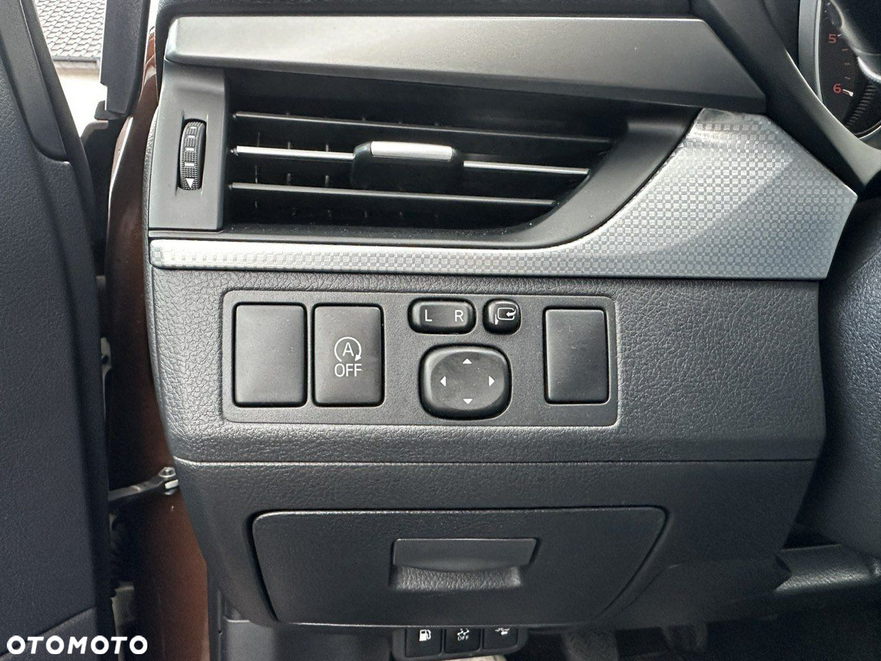 Toyota Avensis 2.0 D-4D Premium - 31