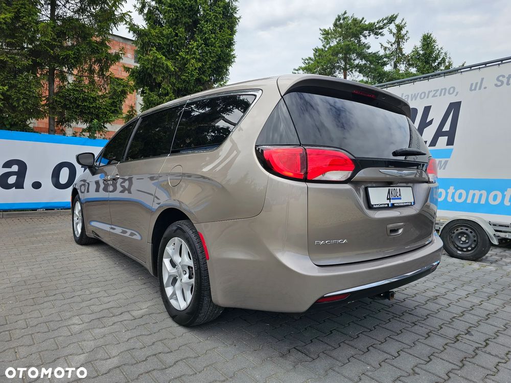 Chrysler Pacifica - 7