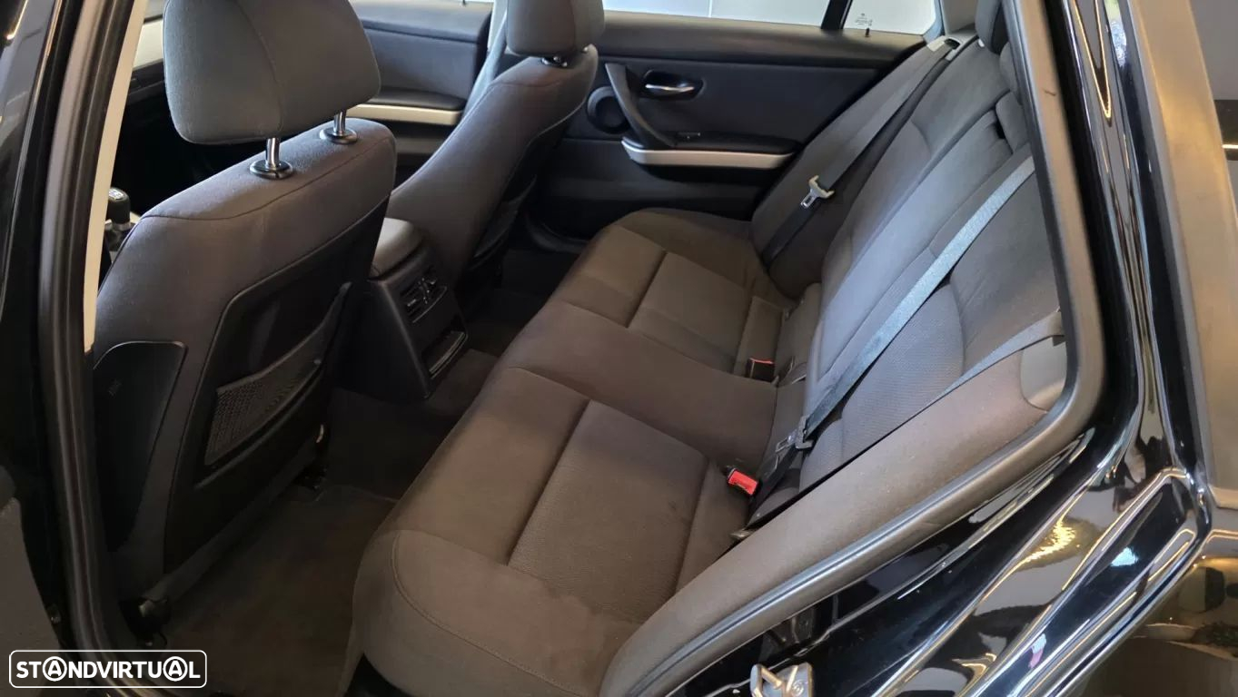 BMW 318 d Touring Navigation Sport - 36