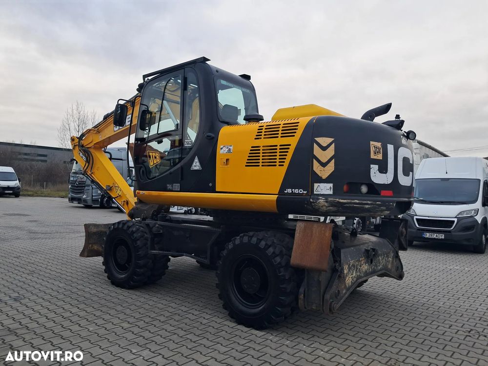 JCB js160w excavator pe roti - 4