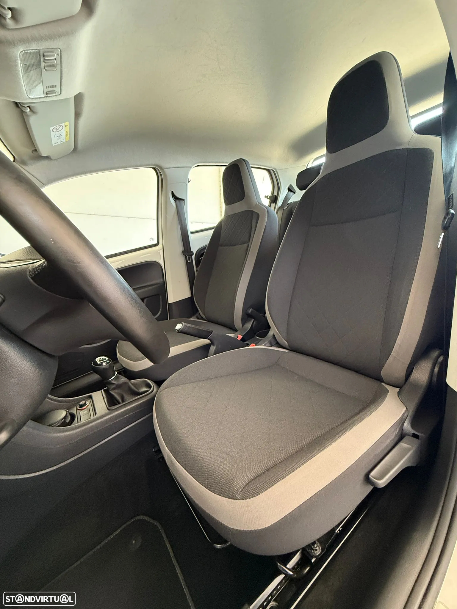 VW Cross Up! 1.0 BMT - 23