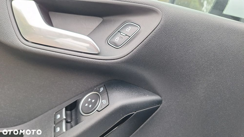 Ford Fiesta 1.1 S&S TREND - 11