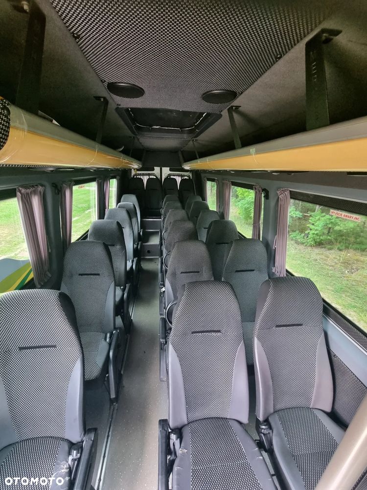 Mercedes-Benz Sprinter - 12