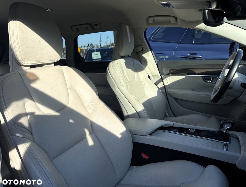 Volvo V90 Cross Country - 30