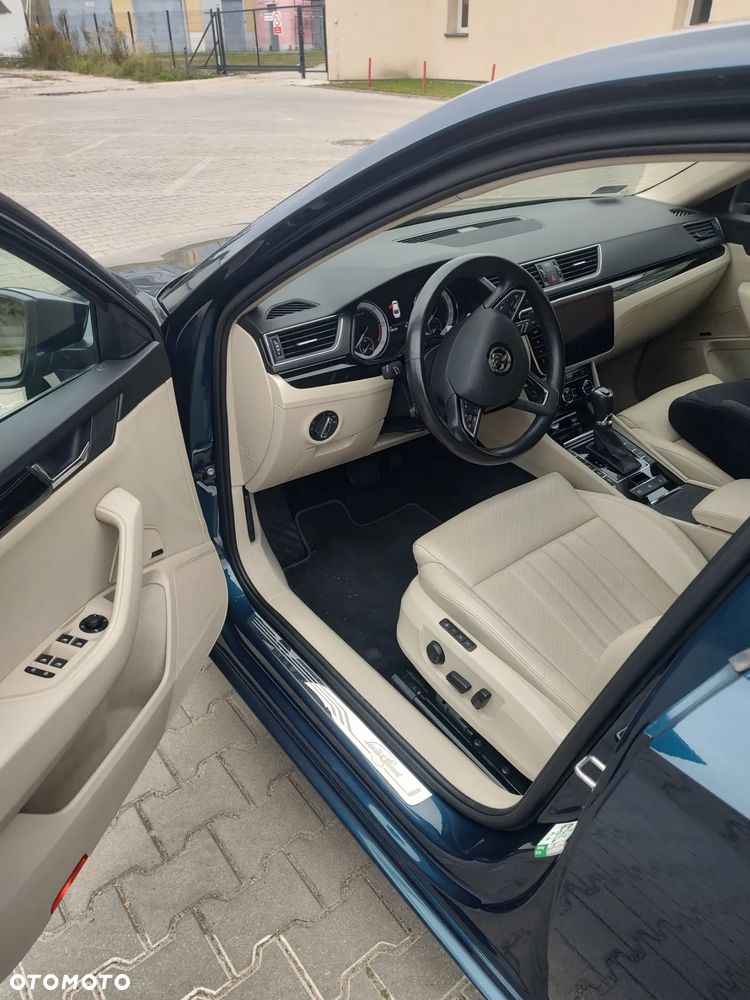 Skoda Superb 2.0 TDI 4x4 L&K DSG - 10
