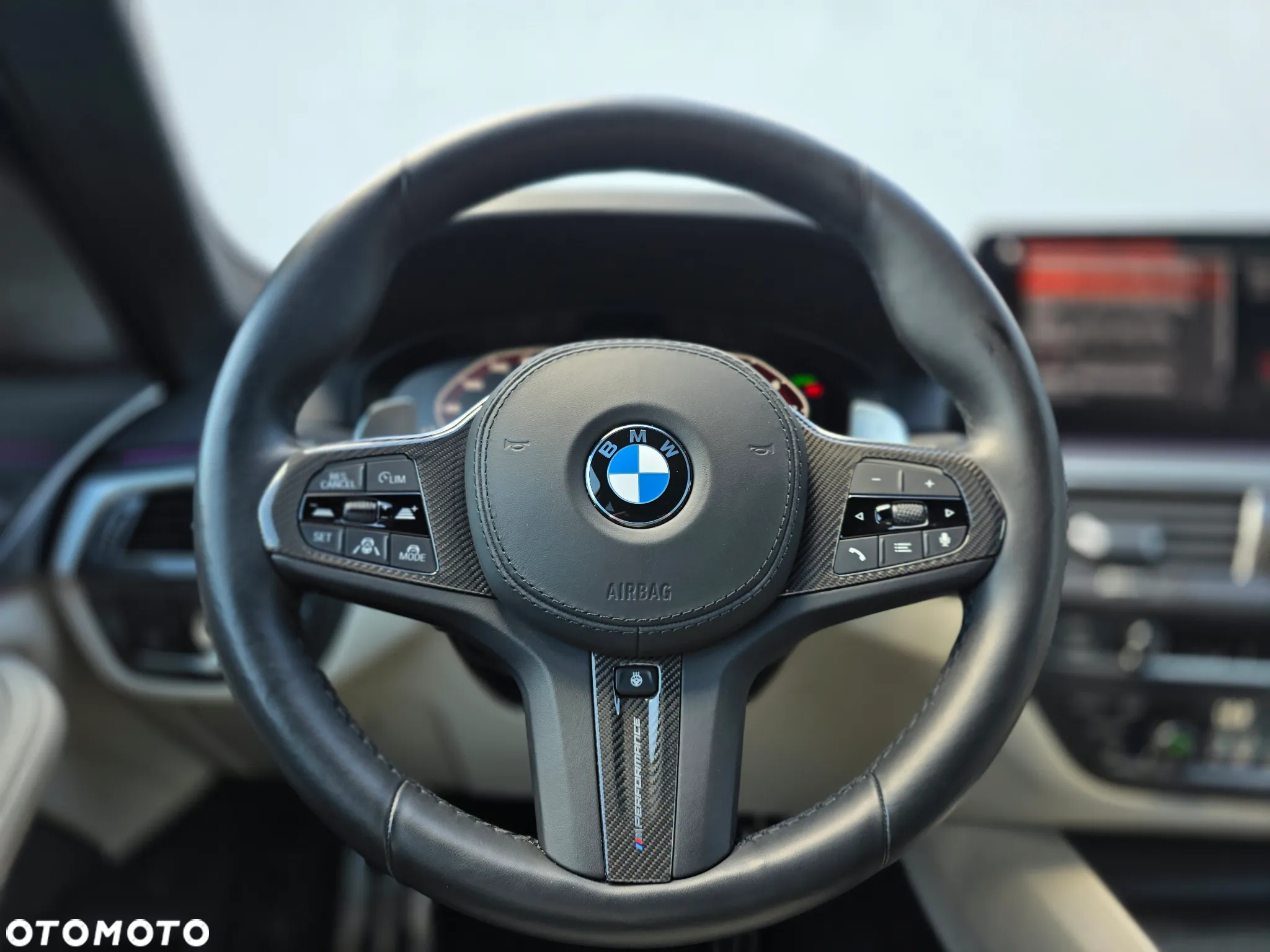 BMW Seria 5 M550i xDrive - 24