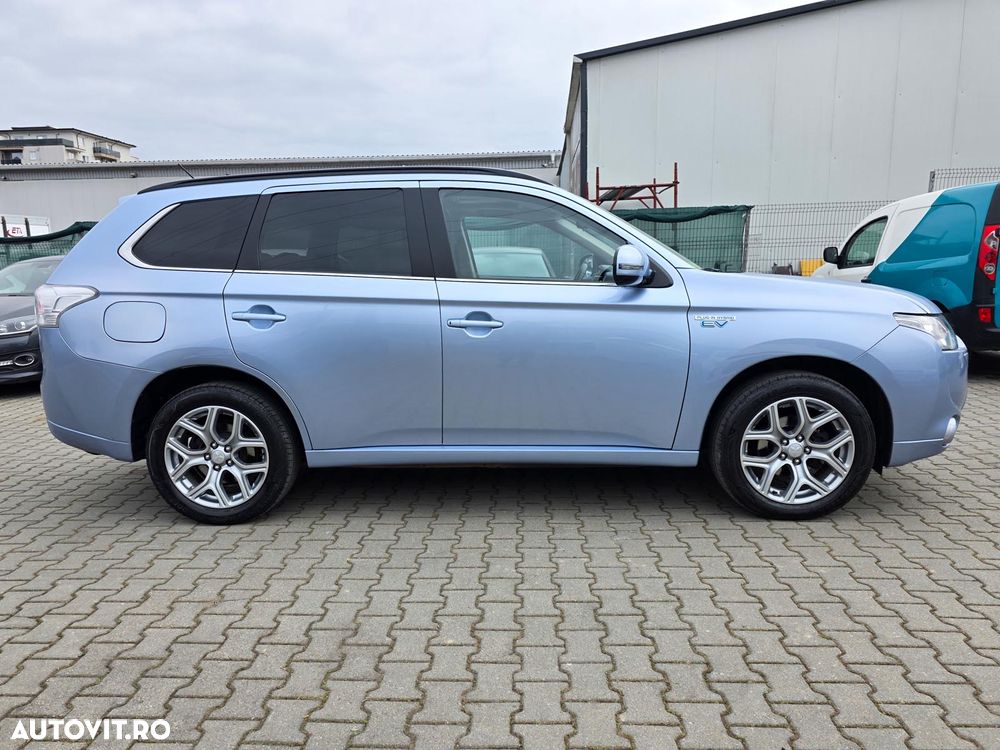 Mitsubishi Outlander 2.0 4WD Plus - 21