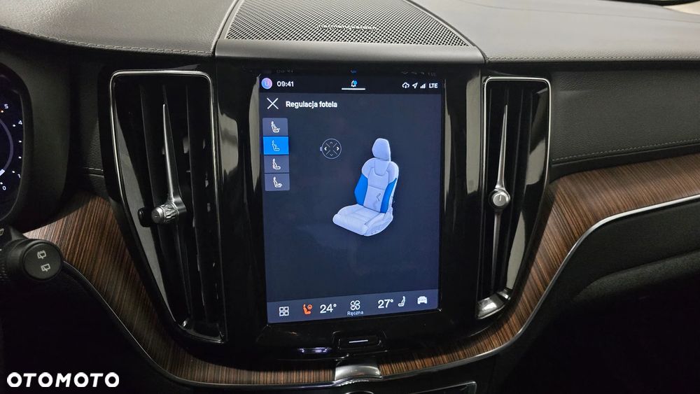 Volvo XC 60 B4 D AWD Plus Dark - 29