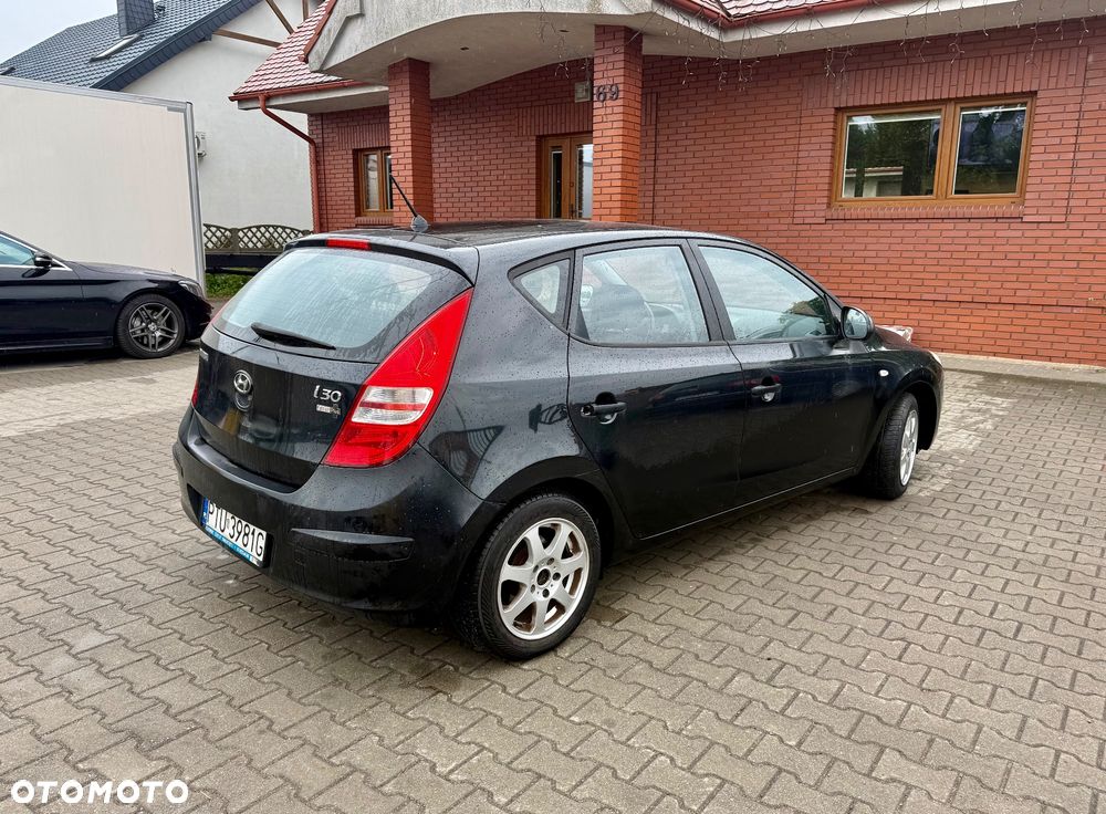 Hyundai i30 1.4 Base + - 3
