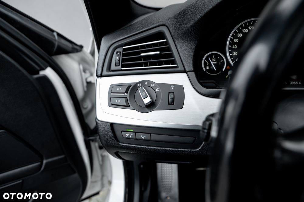 BMW Seria 5 535d xDrive Sport-Aut - 28